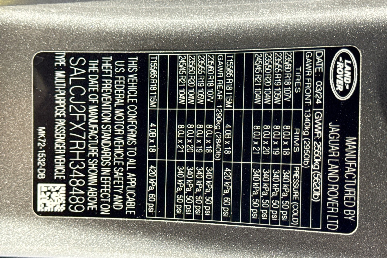 Used 2024 Silicon Silver Premium Metallic Land Rover Core S image 29