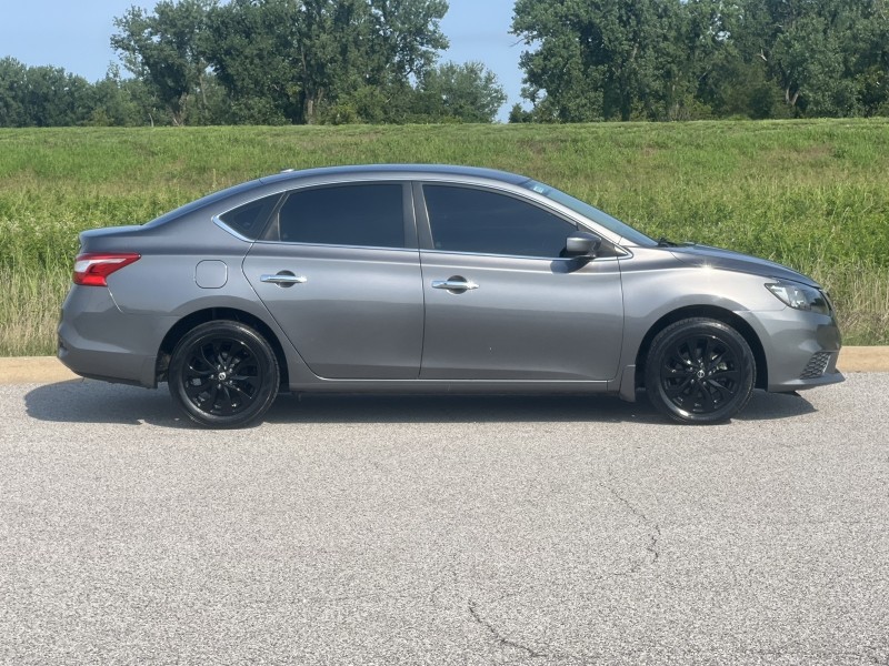 2017 Nissan Sentra SV w/ Style Package in CHESTERFIELD, Missouri