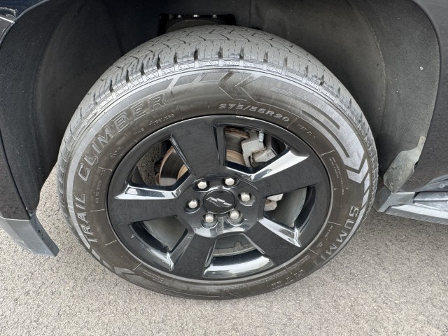 2017 Chevrolet Suburban LT Midnight with Center Bench 11