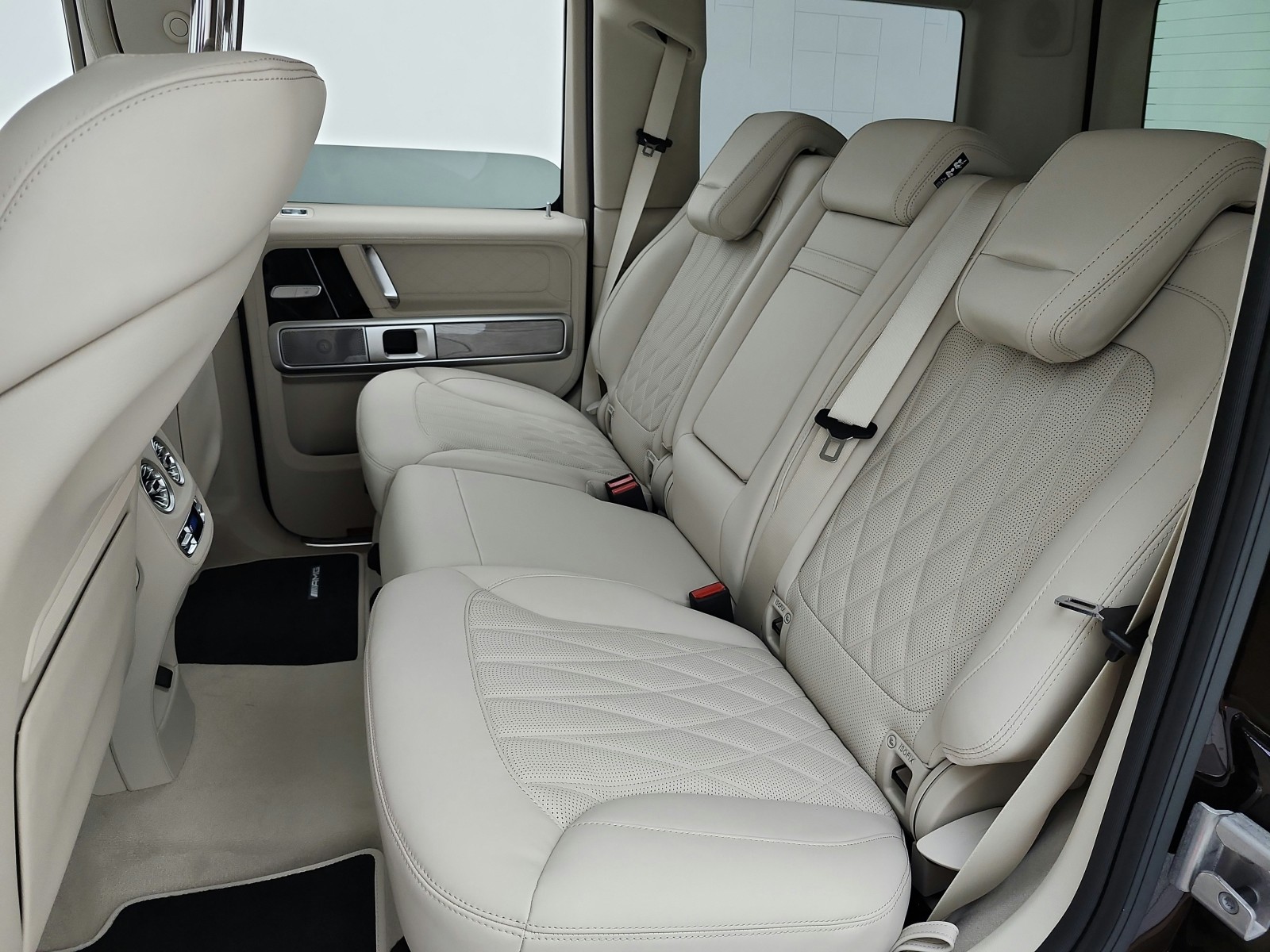 New 2026 Rubellite Red Metallic Mercedes-Benz G 580e image 11