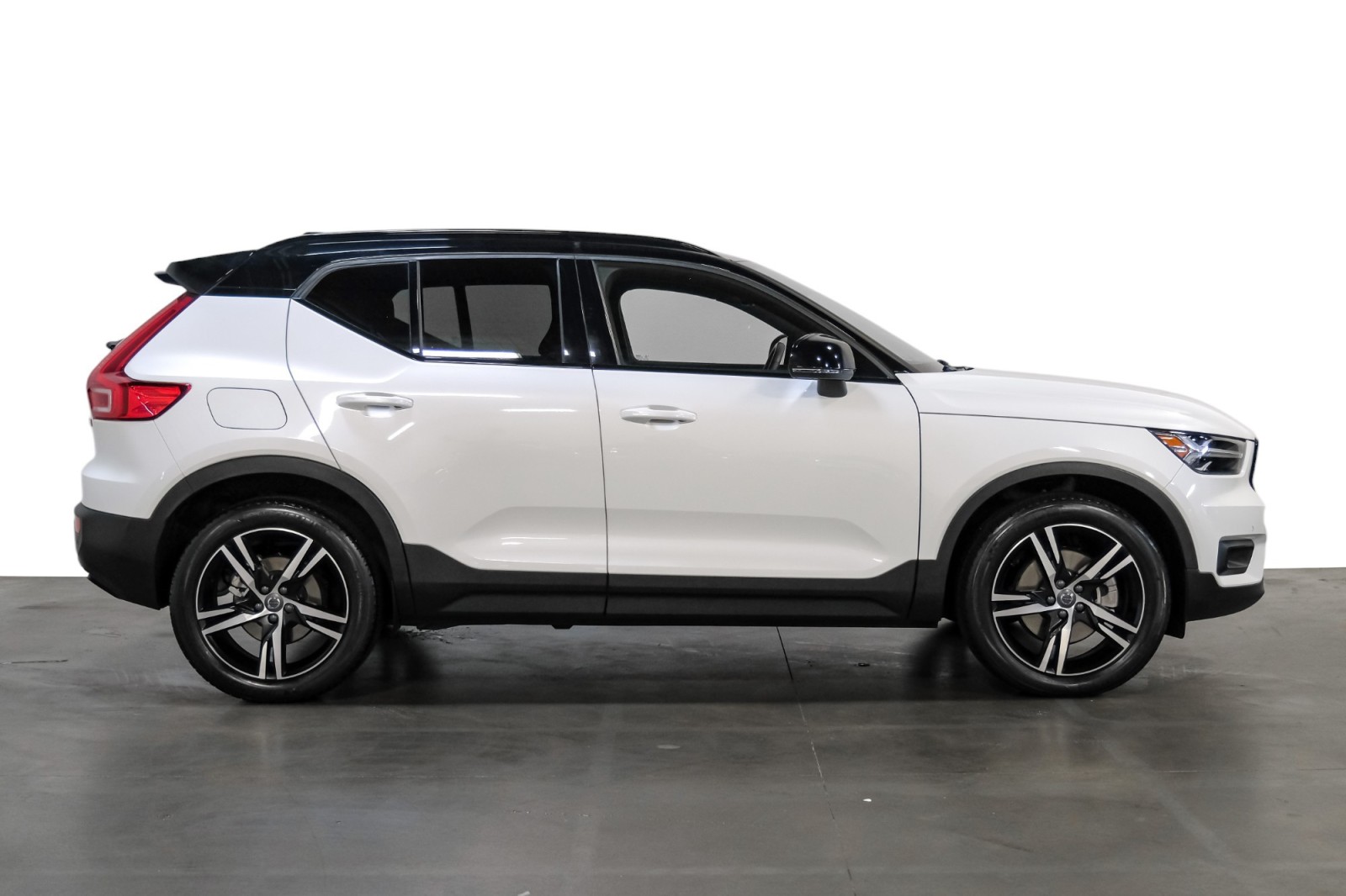 2021 Volvo XC40 T5 AWD R-Design ClimatePkg POLESTAR ProtectionPkg RearSpoiler 6