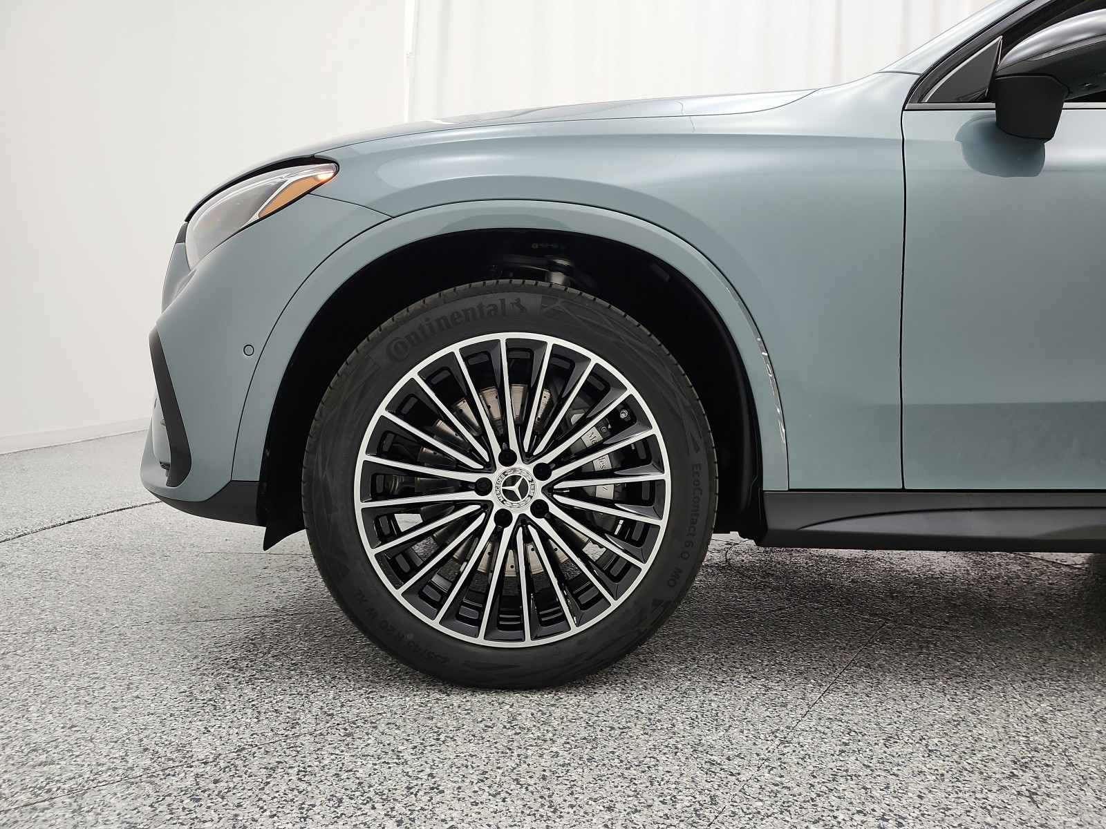 New 2027 Verde Silver Metallic Mercedes-Benz GLC 300 SUV image 13