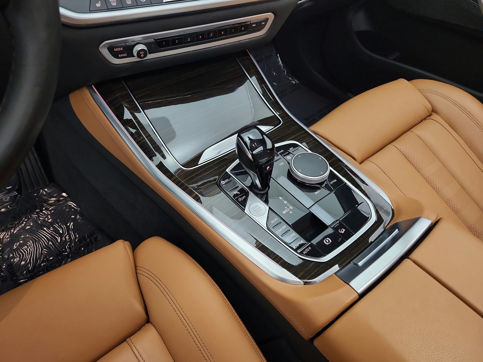 Used 2019 Mineral White Metallic BMW xDrive40i Sports Activity Vehicle image 11