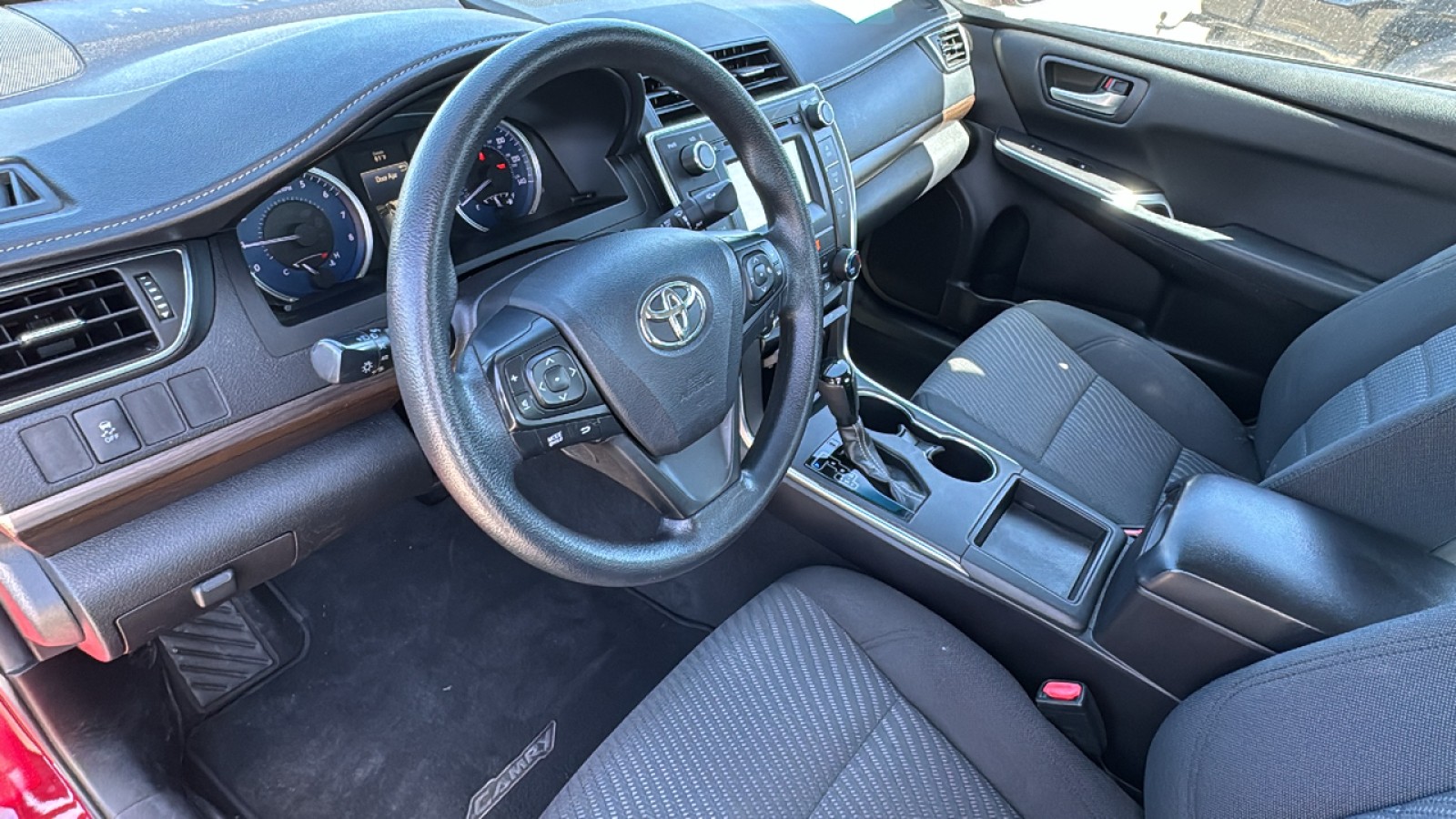 2016 Toyota Camry XLE 23