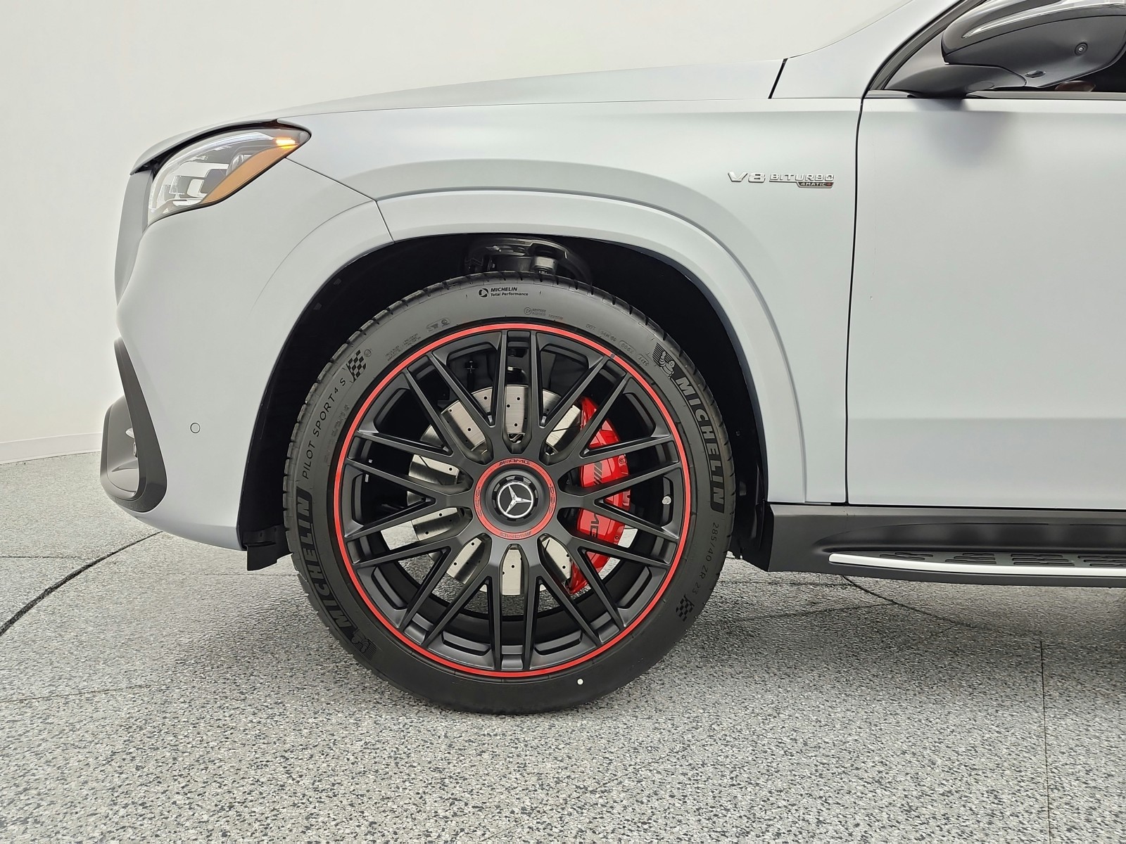 New 2026 MANUFAKTUR SIGNATURE Mercedes-Benz AMG® GLS 63 image 13