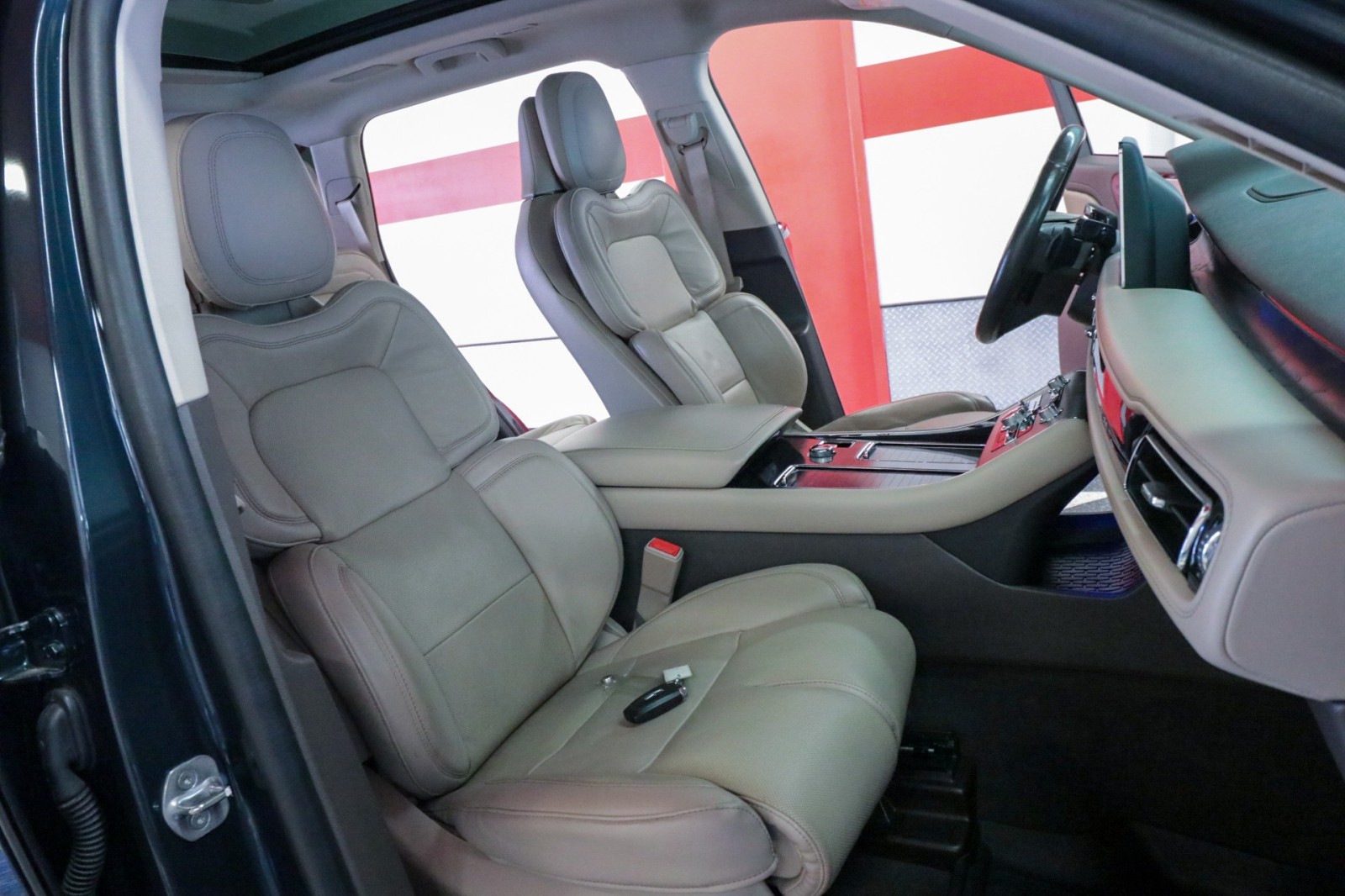 Used Car 2023 Lincoln Aviator  Grand Touring For Sale Under $50,000 In Austin, Texas