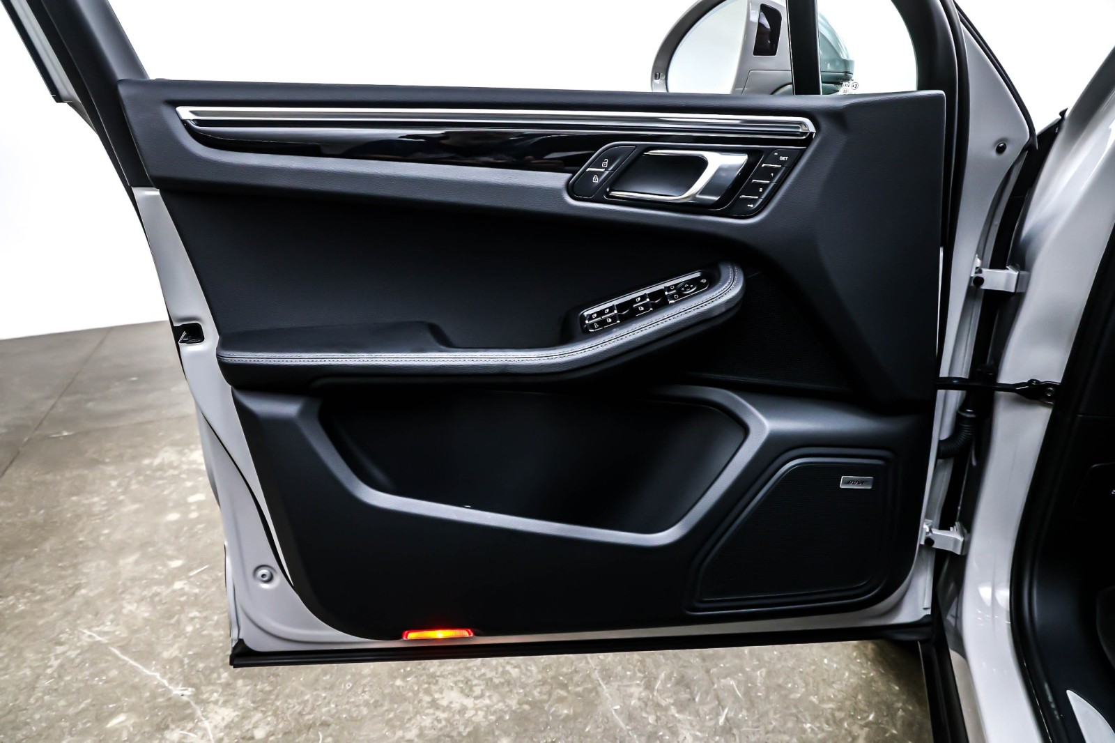 Used 2024 Chalk Porsche S AWD image 21