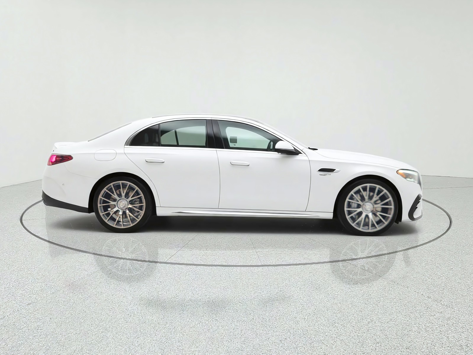 New 2027 MANUFAKTUR Moonlight White Magno Mercedes-Benz AMG® E 53 Hybrid Sedan image 4