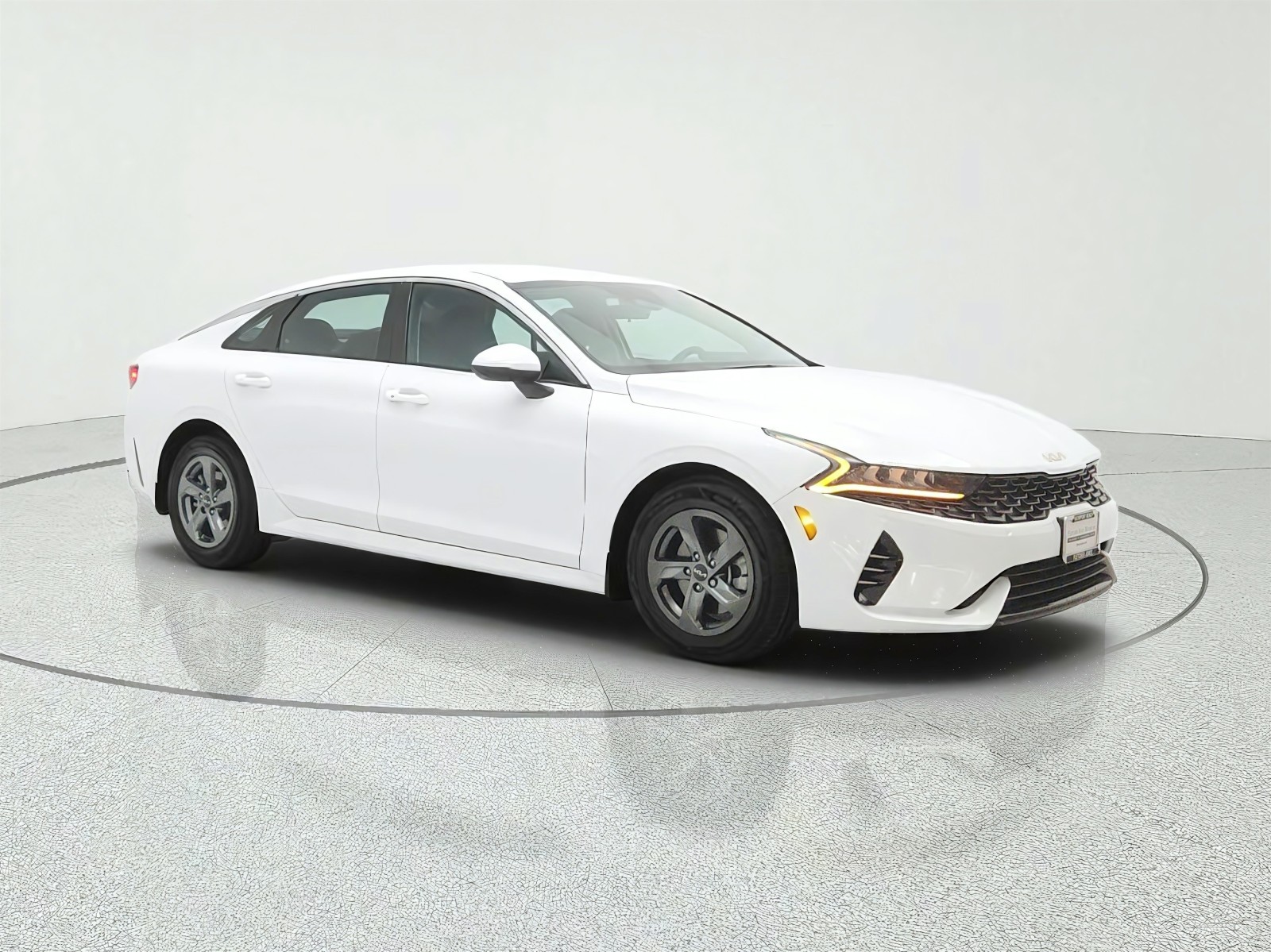Used 2022 Glacial White Pearl Kia LXS Auto FWD image 3