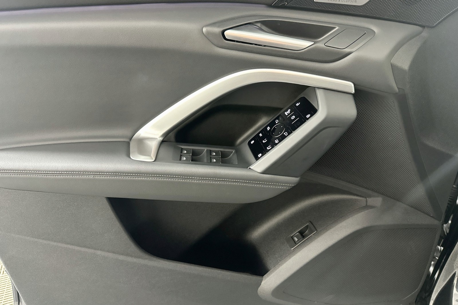 Used 2025 Tambora Gray Metallic Audi Premium Plus image 21
