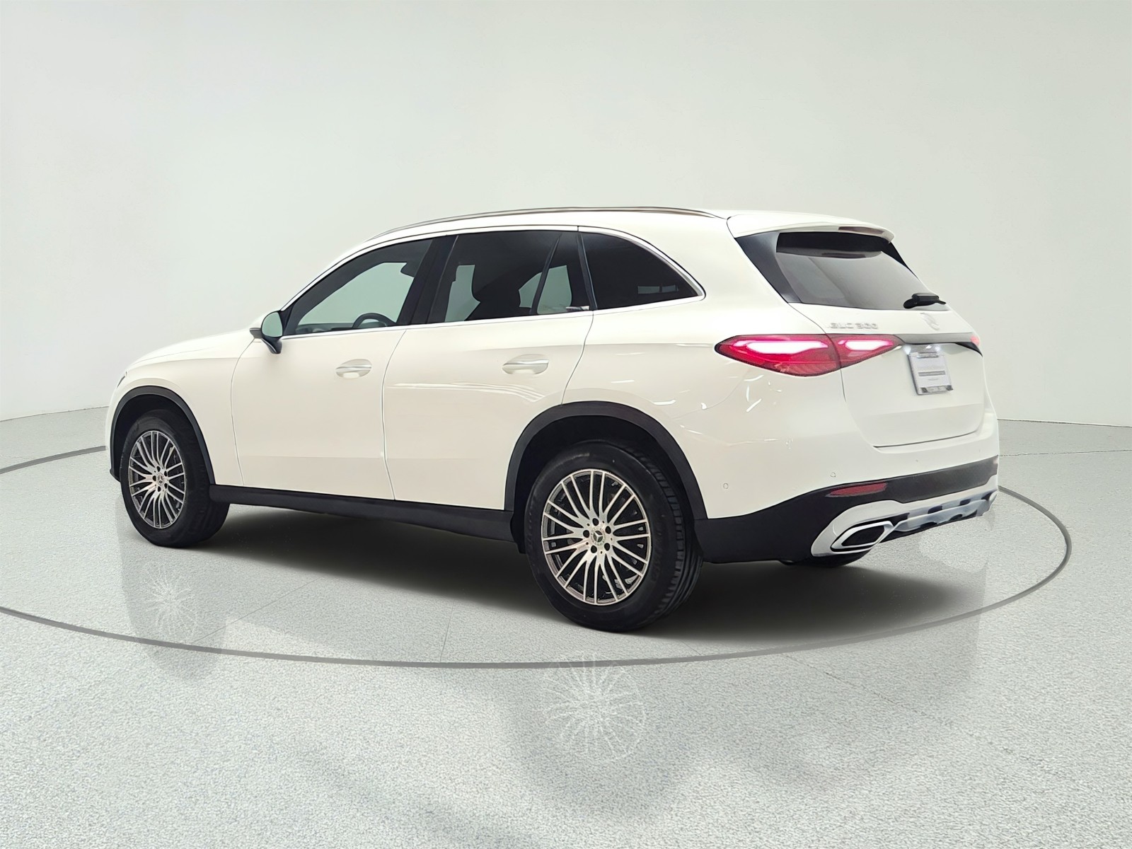Used 2026 Polar White Mercedes-Benz GLC 300 SUV image 7