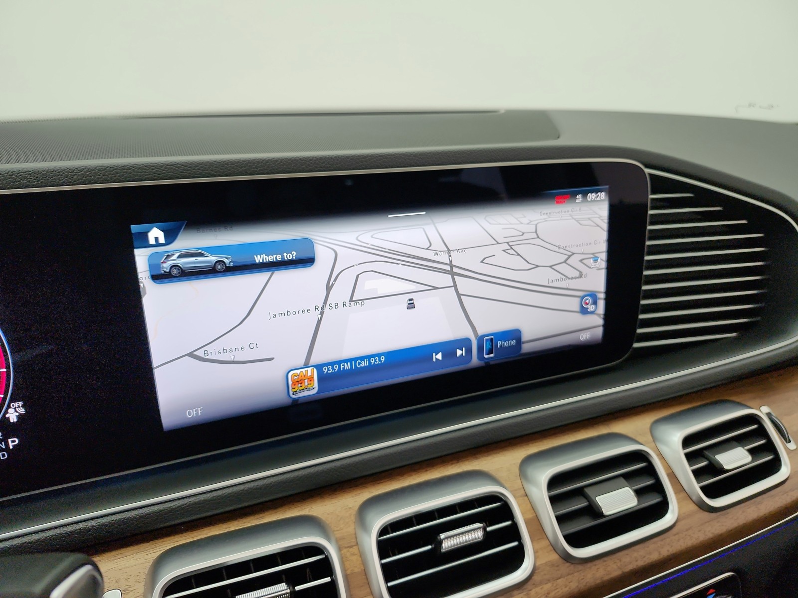 Certified Used 2025 Selenite Grey Metallic Mercedes-Benz GLE 350 4MATIC® SUV image 28