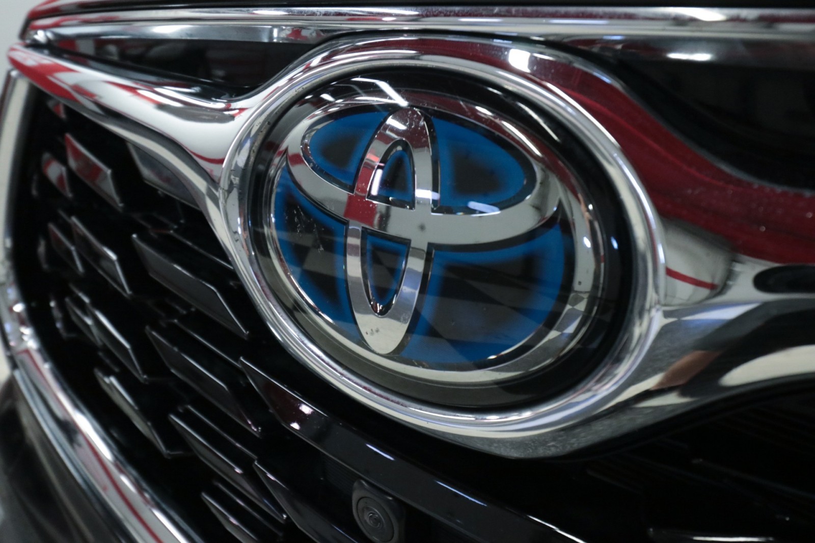 Used Car 2022 Toyota Highlander  Hybrid Platinum For Sale Under $40,000 In Austin, Texas