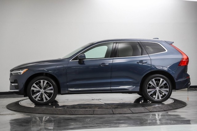 2022 Volvo XC60 Recharge Plug-In Hybrid Inscription 2