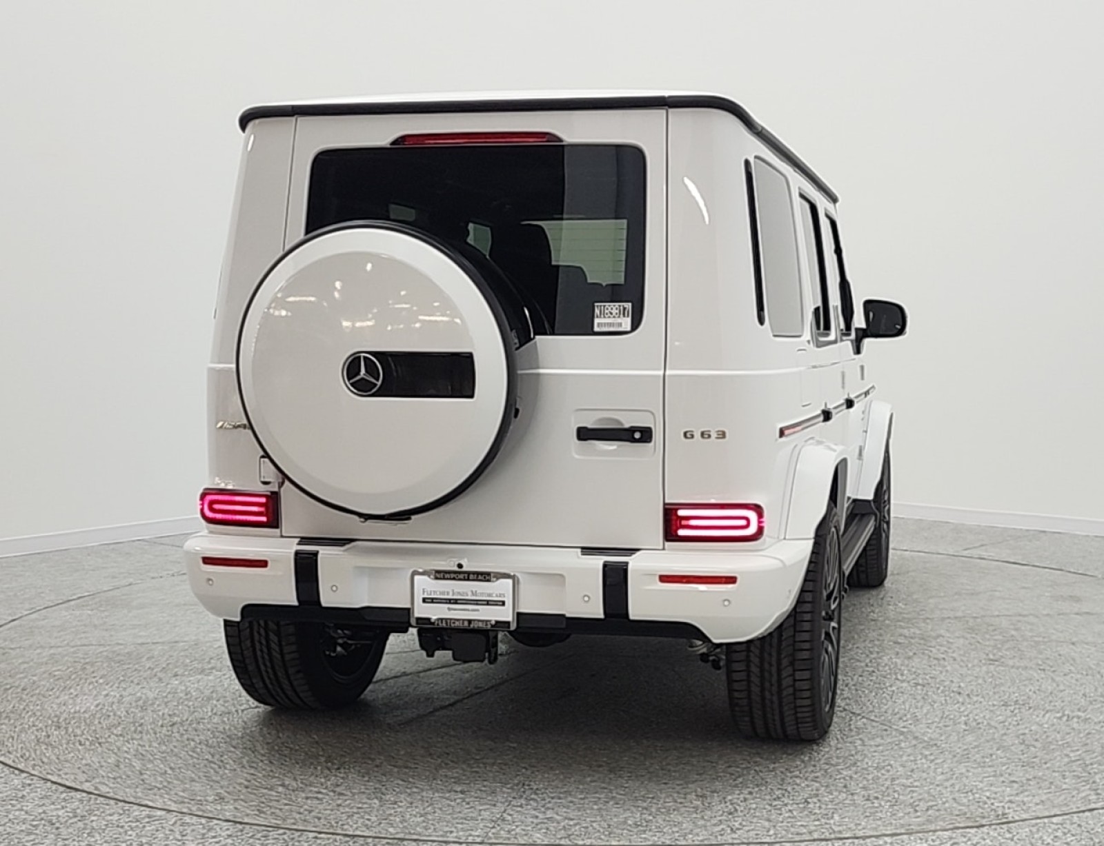 New 2026 MANUFAKTUR Moonlight White Metallic Mercedes-Benz AMG® G 63 SUV image 5