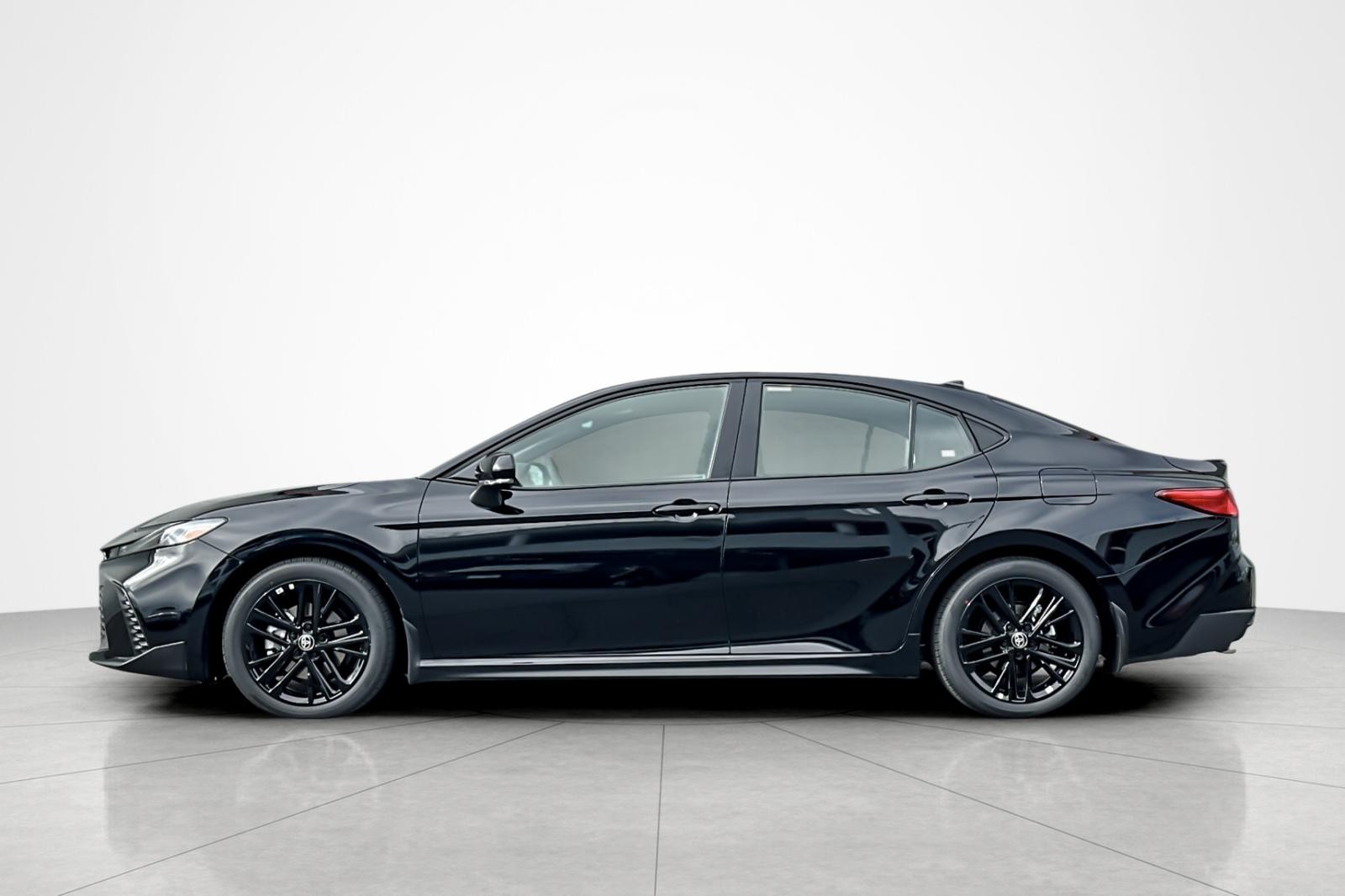 2026 Toyota Camry SE - Photo 2