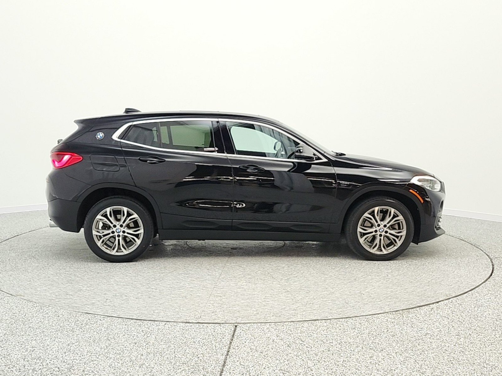 Used 2019 Jet Black BMW sDrive28i Sports Activity Coupe image 4