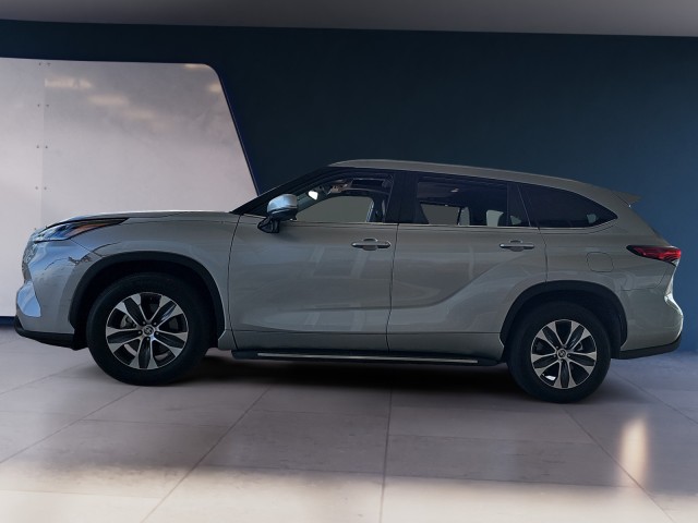 2021 Toyota Highlander XLE 2