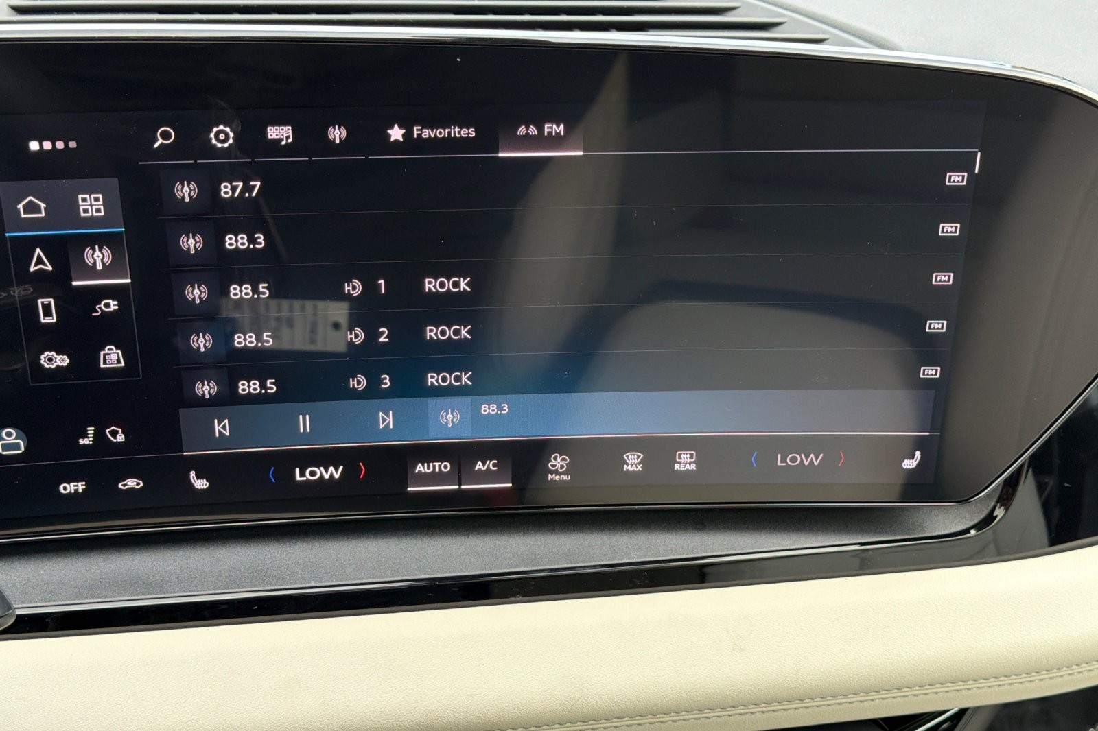 Certified Used 2025 Glacier White Metallic Audi Premium Plus quattro image 17