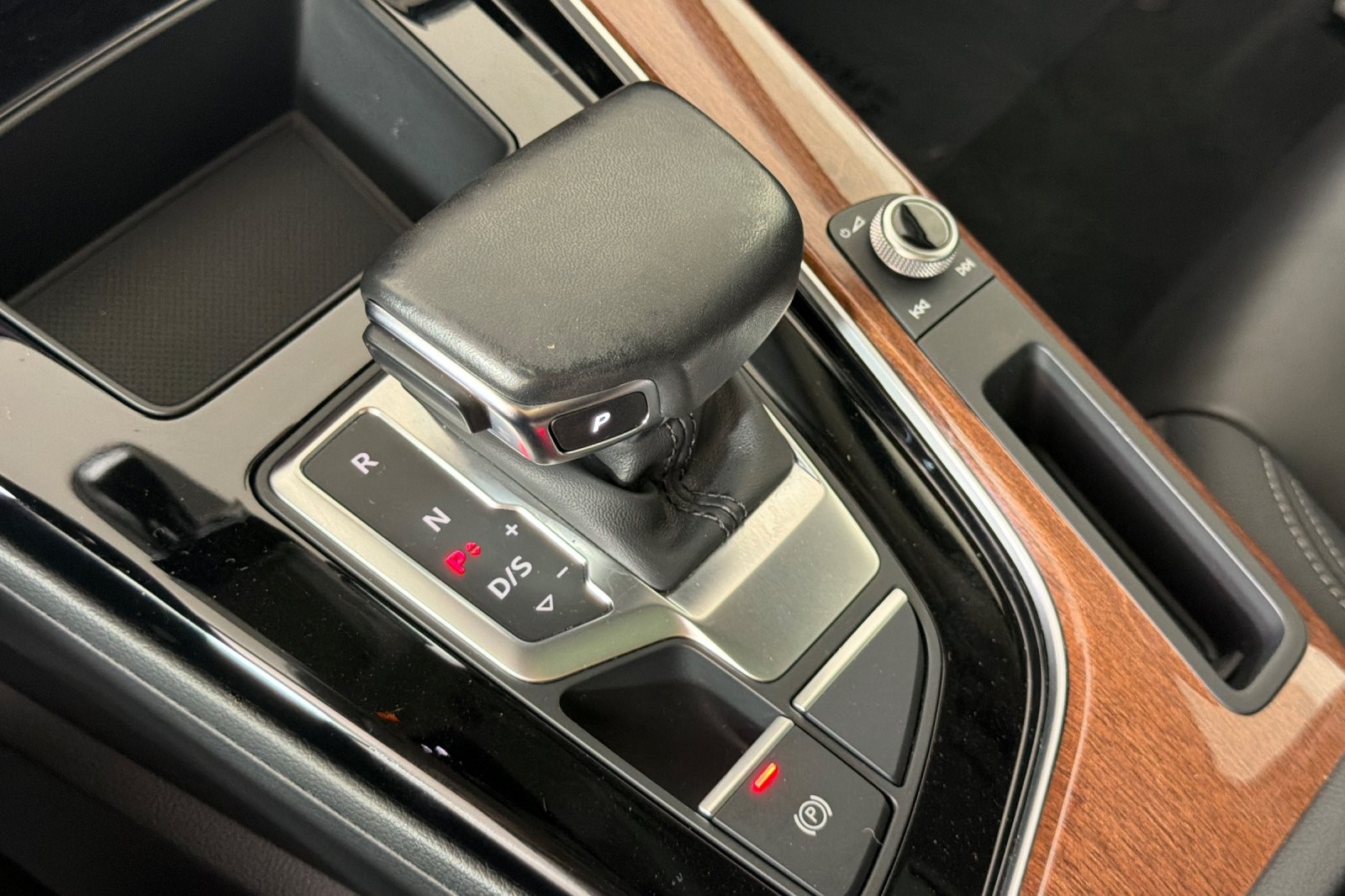 Used 2023 Ibis White Audi Premium 40 TFSI quattro image 19