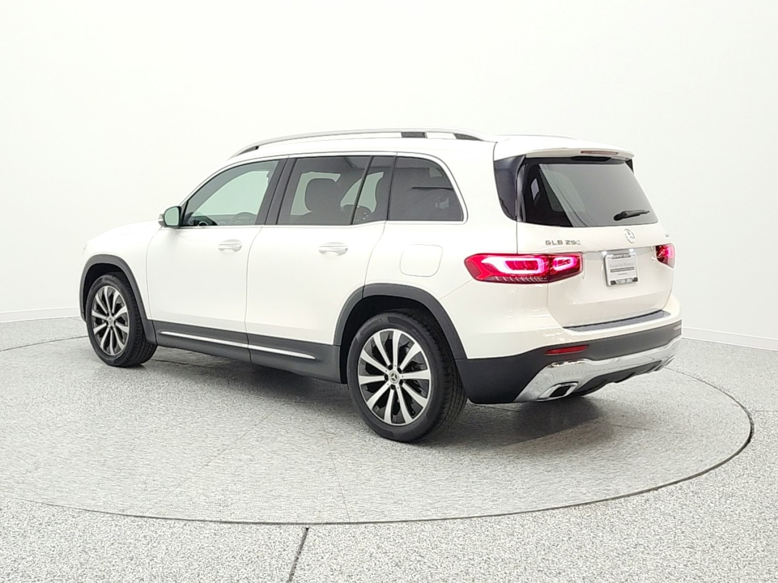 Used 2021 Polar White Mercedes-Benz GLB 250 4MATIC® SUV image 7