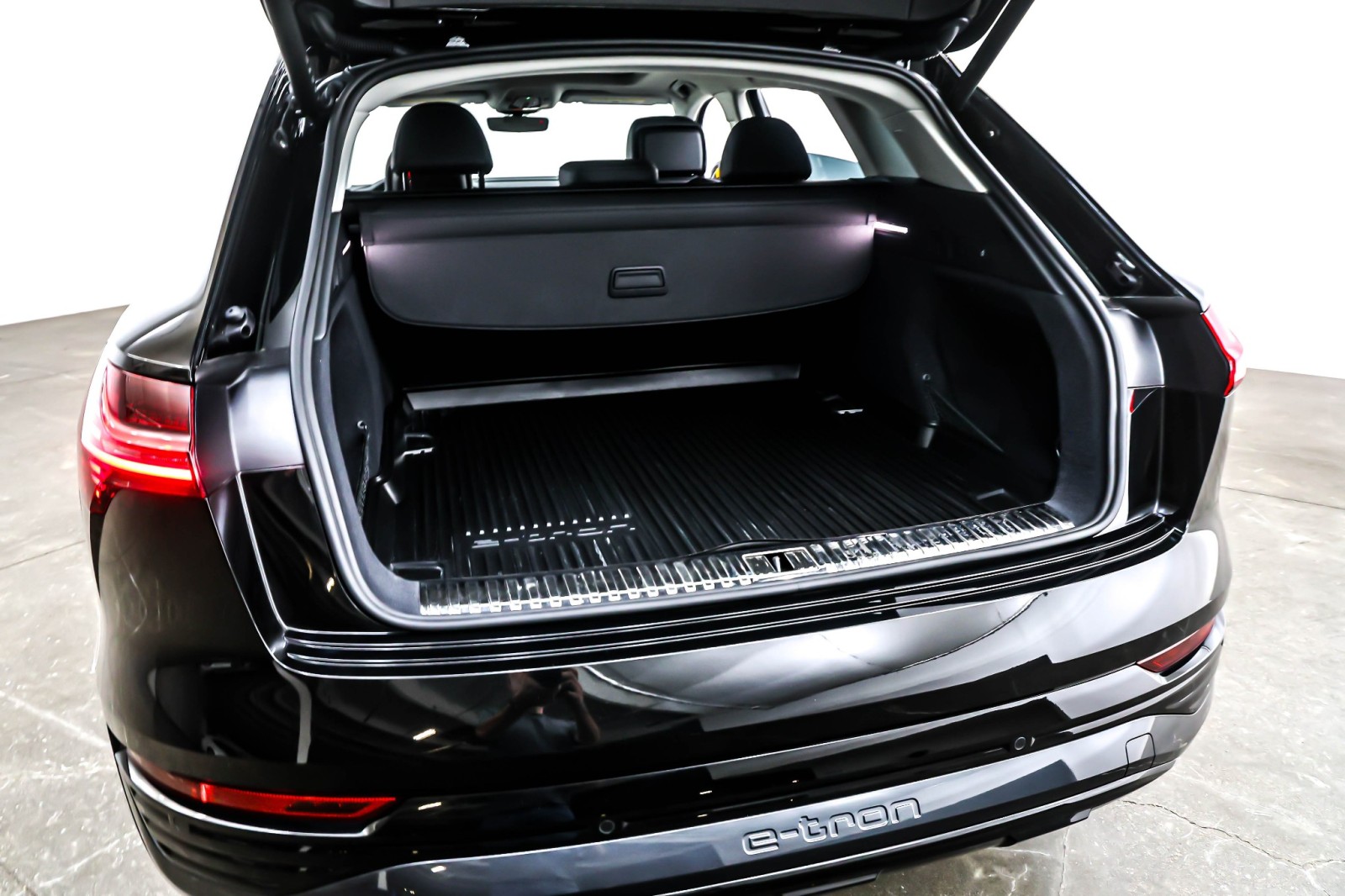 Used 2024 Mythos Black Metallic Audi Premium Plus quattro image 23