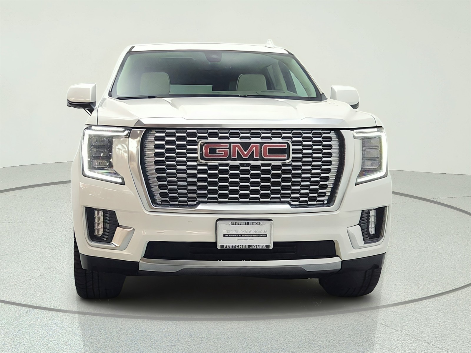 Used 2022 White Frost Tricoat GMC 2WD 4dr Denali image 2