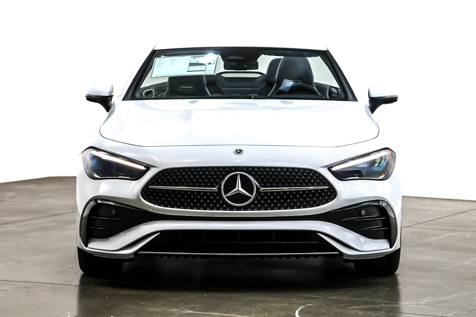 New 2026 MANUFAKTUR Moonlight White Metallic Mercedes-Benz CLE 300 image 3