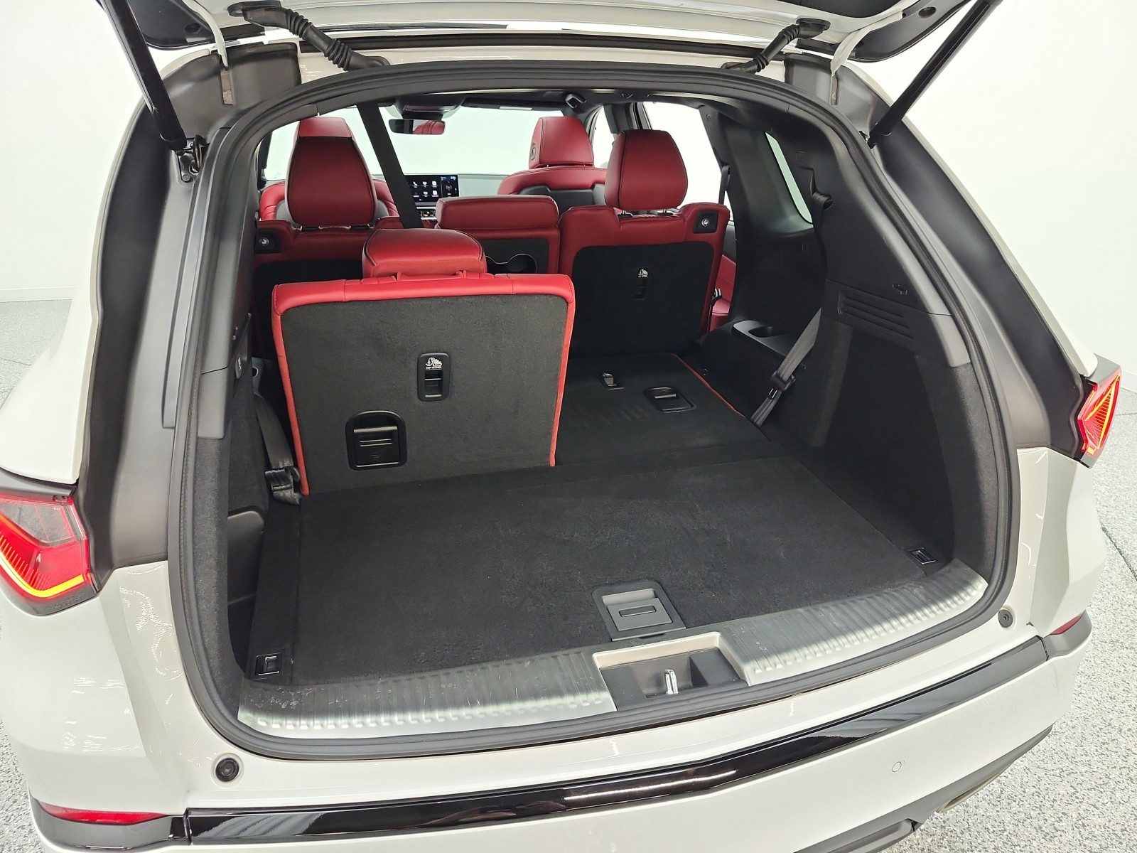 Used 2026 Platinum White Pearl Acura SH-AWD w/A-Spec Advance Package image 23