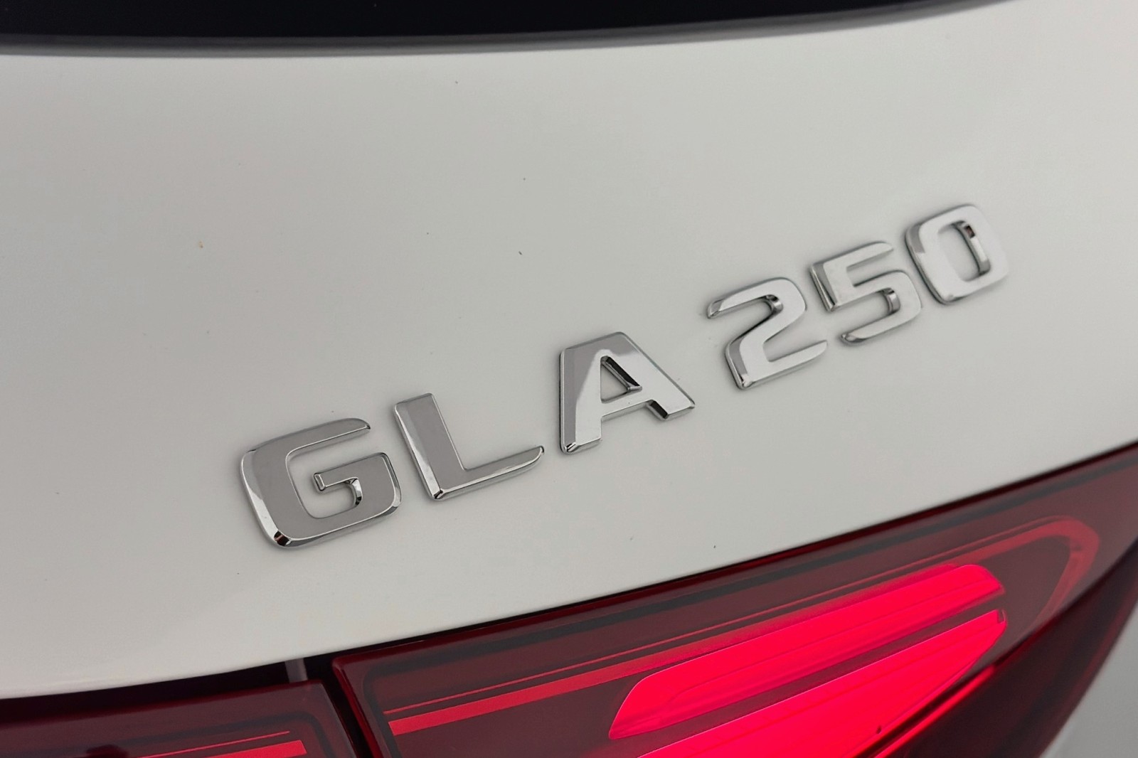 New 2026 Polar White Mercedes-Benz GLA 250 SUV image 8