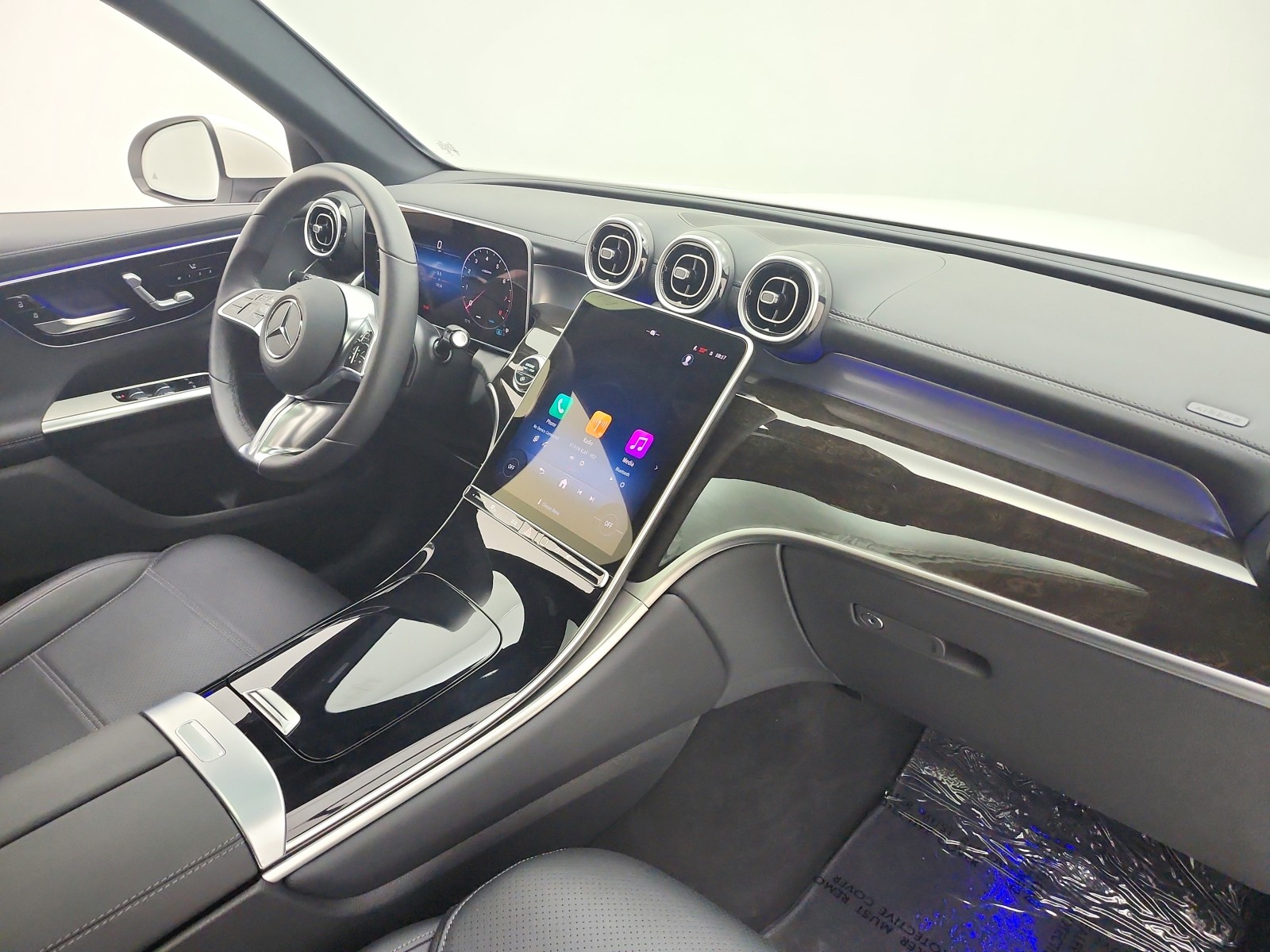 Certified Used 2025 Polar White Mercedes-Benz GLC 300 SUV image 26