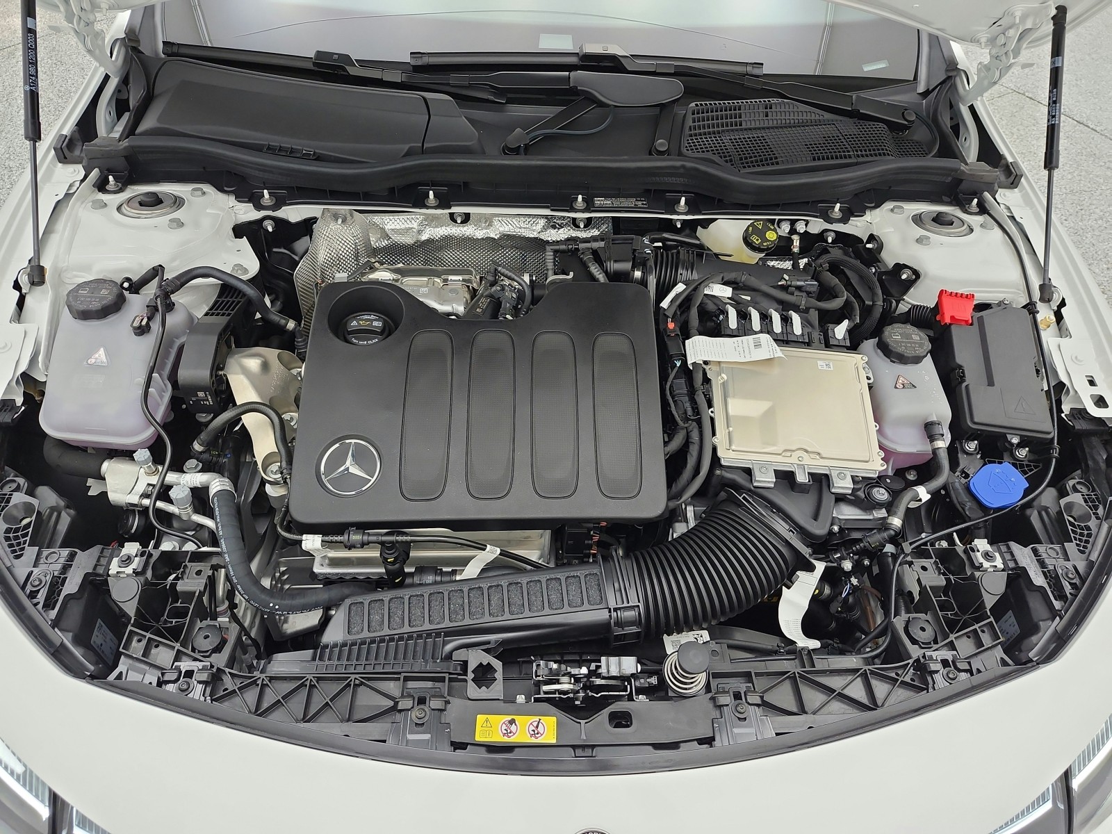 New 2027 Polar White Mercedes-Benz CLA 220 Hybrid FWD image 12