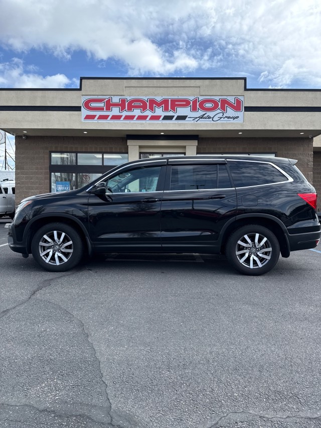 View vehicle photo 2