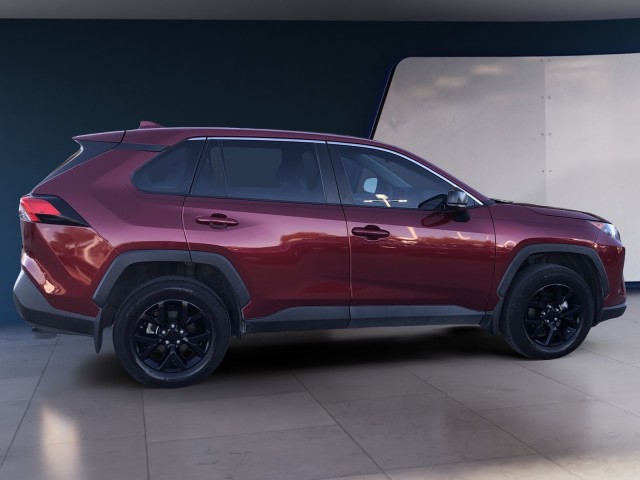 2022 Toyota RAV4 LE 6