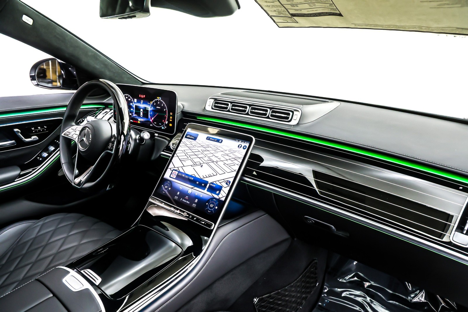 New 2025 MANUFAKTUR Moonlight White Metallic Mercedes-Benz S 580 image 5