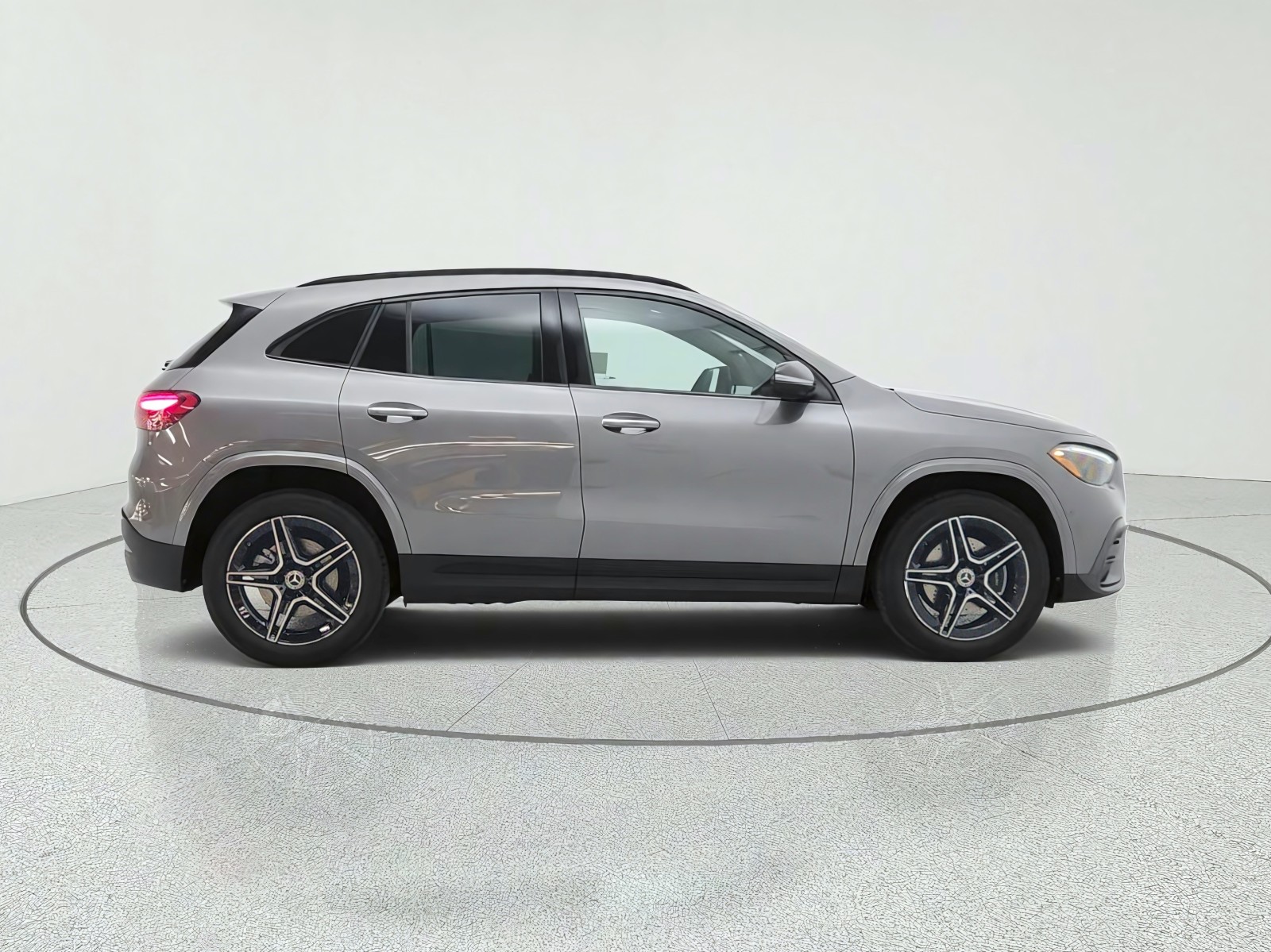 New 2026 Mountain Grey Metallic Mercedes-Benz GLA 250 SUV image 4