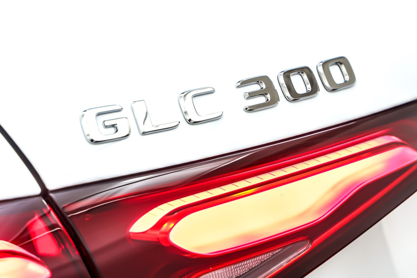 New 2026 Polar White Mercedes-Benz GLC 300 image 9