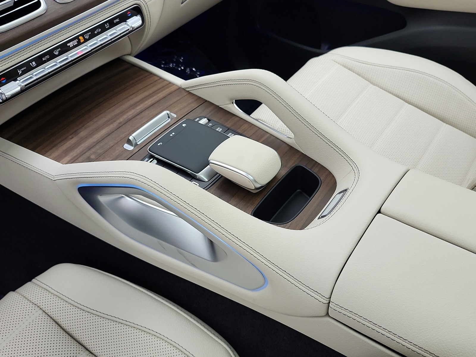 New 2026 Polar White Mercedes-Benz GLE 450 4MATIC® Coupe image 9