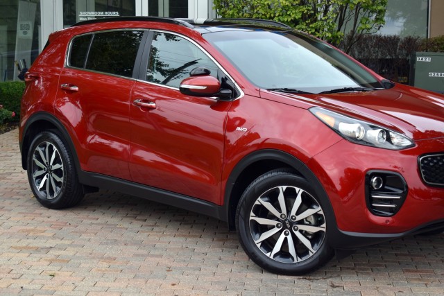 2018 Kia Sportage AWD Technology Pkg. Premium Pkg. Pano Moonroof Heated Seats Leather Seats H/K Sound Lane Departure Apple CarPlay MSRP $34,115 4