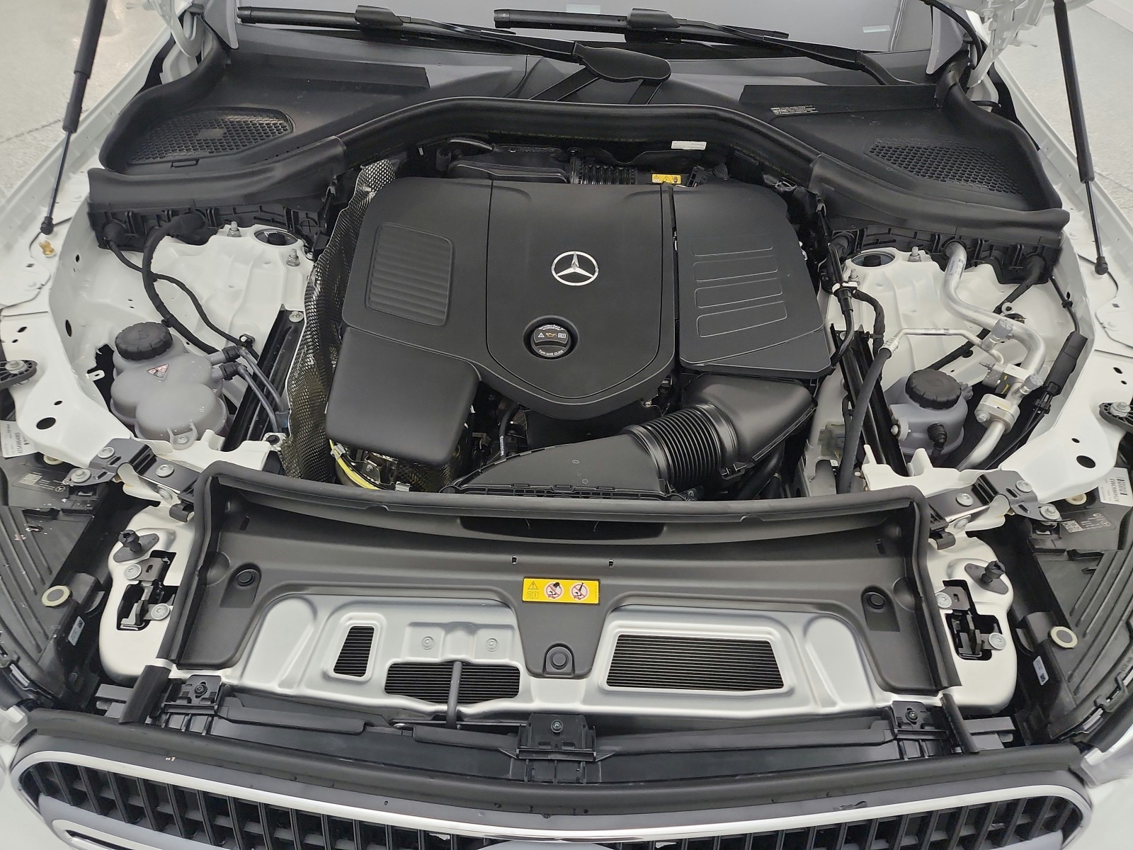 New 2026 Polar White Mercedes-Benz GLC 300 SUV image 12