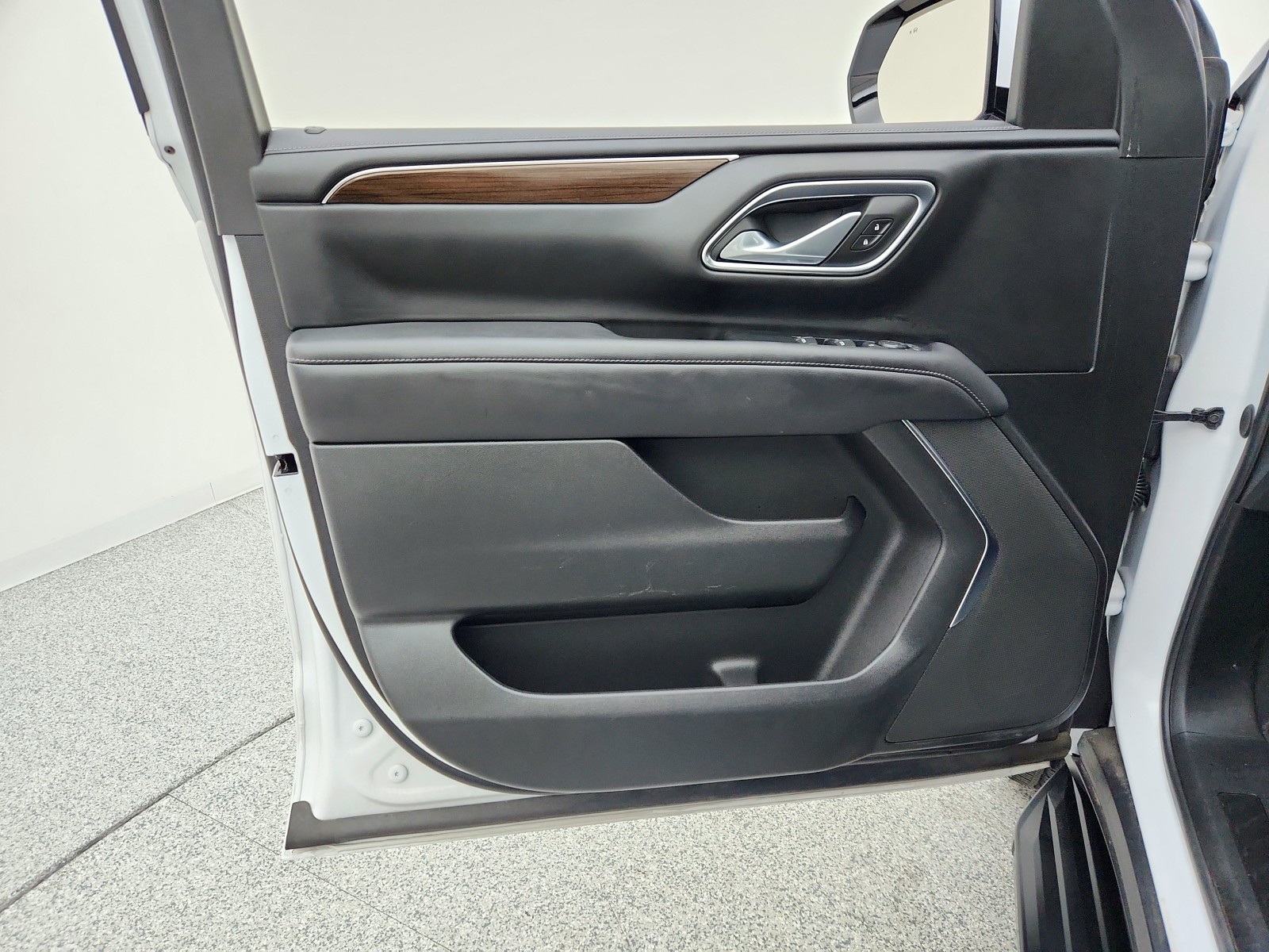 Used 2024 Summit White GMC SLE image 25