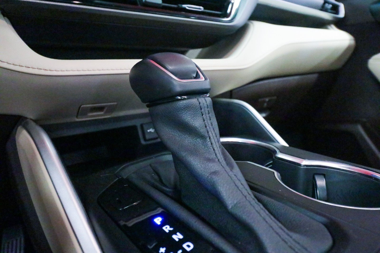 Used Car 2021 Toyota Highlander  Xle For Sale Under $35,000 In Austin, Texas