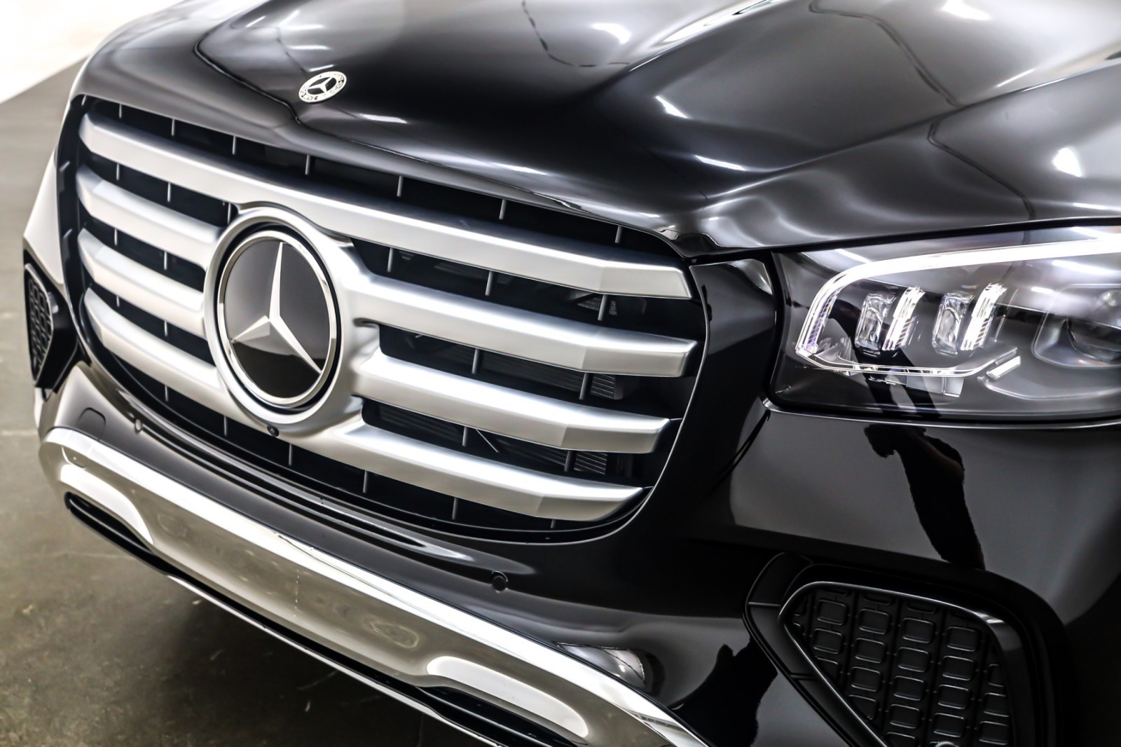 New 2026 Obsidian Black Metallic Mercedes-Benz GLS 450 image 13