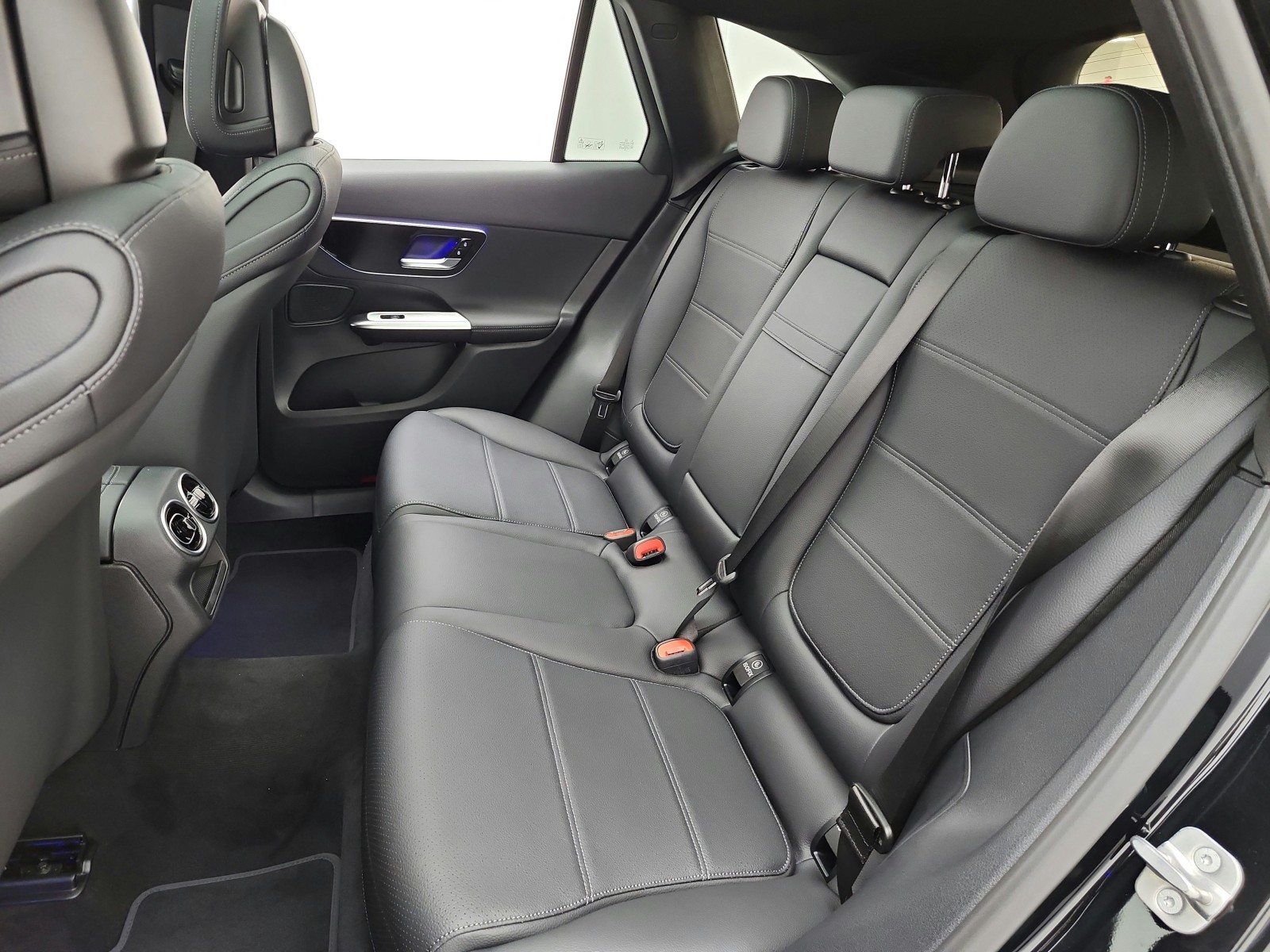 New 2027 Black Mercedes-Benz GLC 300 4MATIC® SUV image 11