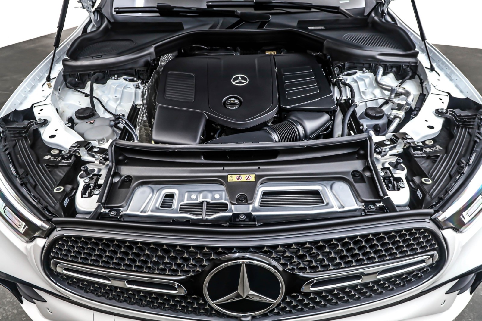 New 2026 Polar White Mercedes-Benz GLC 300 image 11