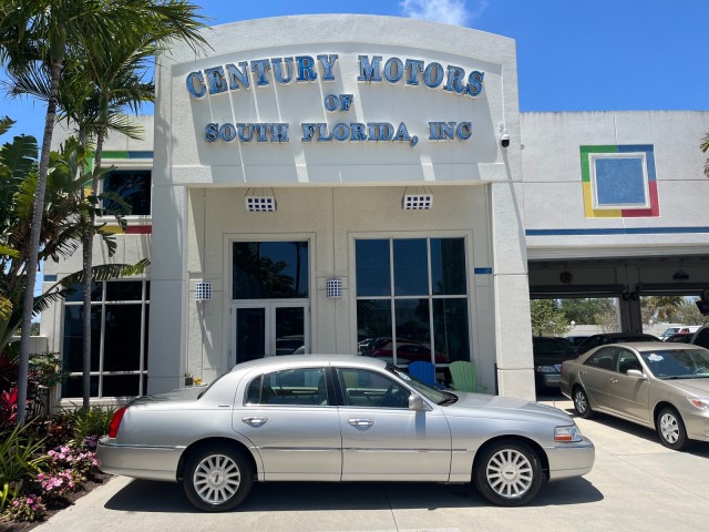 2004  Town Car 1 FL Signature LOW MILES 73,974 in , 