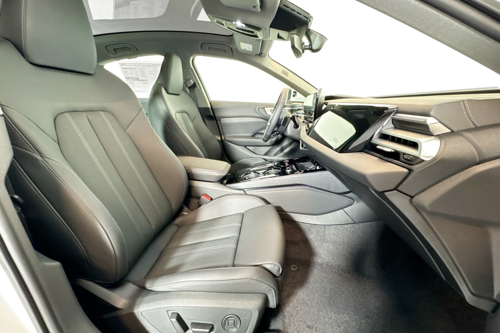 New 2025 Glacier White Metallic Audi Premium Plus 2.0 TFSI quattro image 24