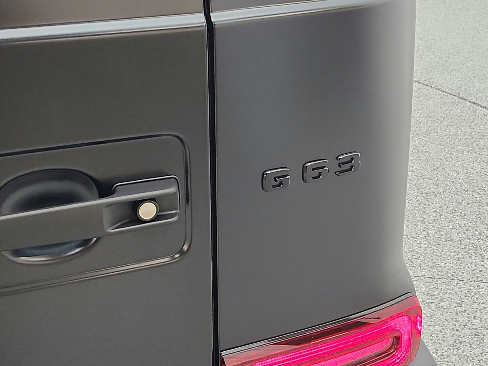 New 2026 MANUFAKTUR Night Black magno Mercedes-Benz AMG® G 63 image 15