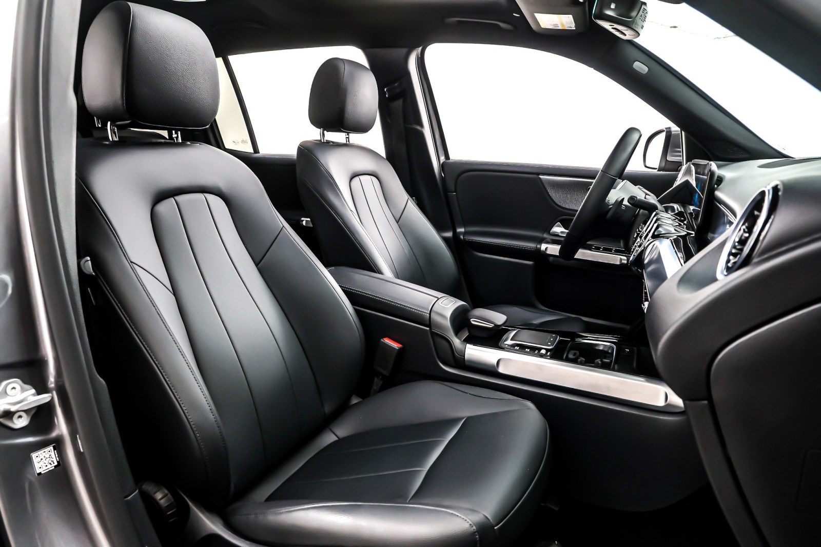 Used 2022 Mountain Grey Metallic Mercedes-Benz GLB 250 SUV image 8