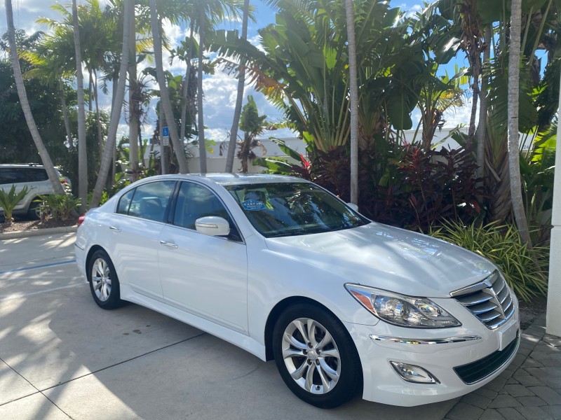 2013 Hyundai Genesis 3.8L LOW MILES 33,576 in , 